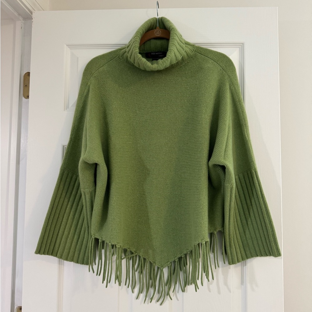 EUC Red Moon cashmere turtleneck poncho. 23” length. One size.